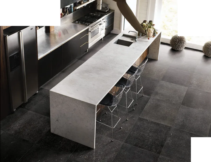 Tyles carrelages céramique cuisine sol gris foncé et effet marbre