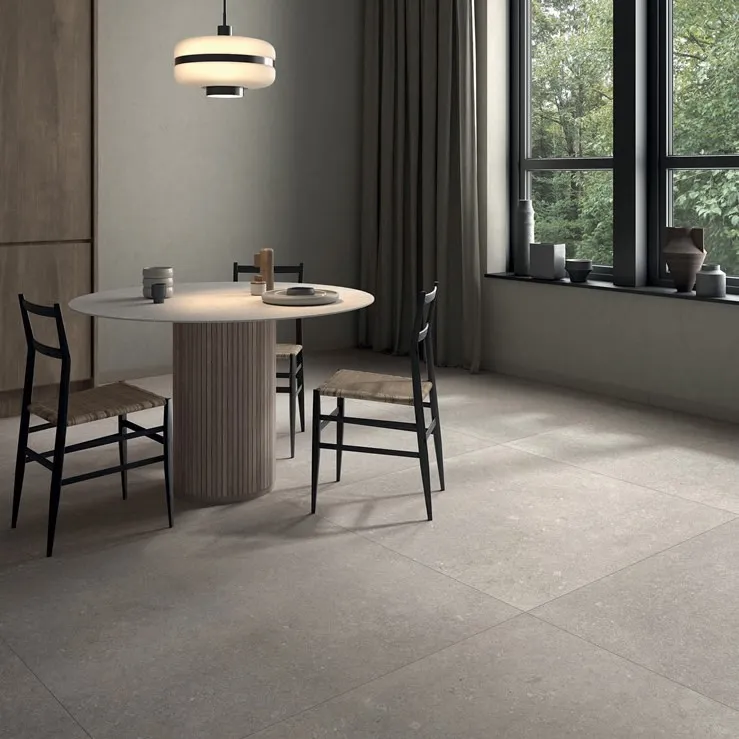 Tyles keramische grote grijze tegels woonkamer